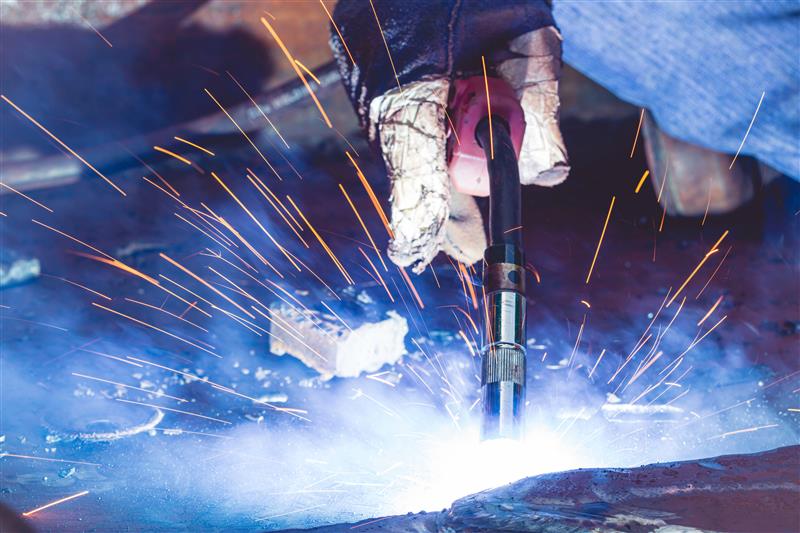 close-up-work-metal-inert-gas-mig-welding-metal-plate-carbon-steels-welding-structure-process-can-be-semi-automatic-automatic